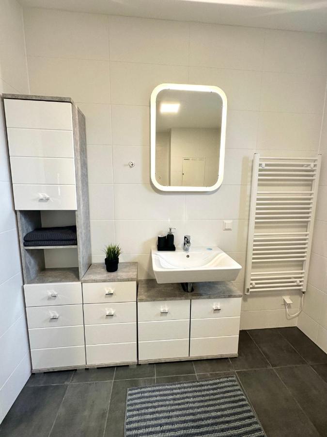 Living Kalsdorf - Selfcheckin Apartment Карлсдорф бей Грац Екстериор снимка